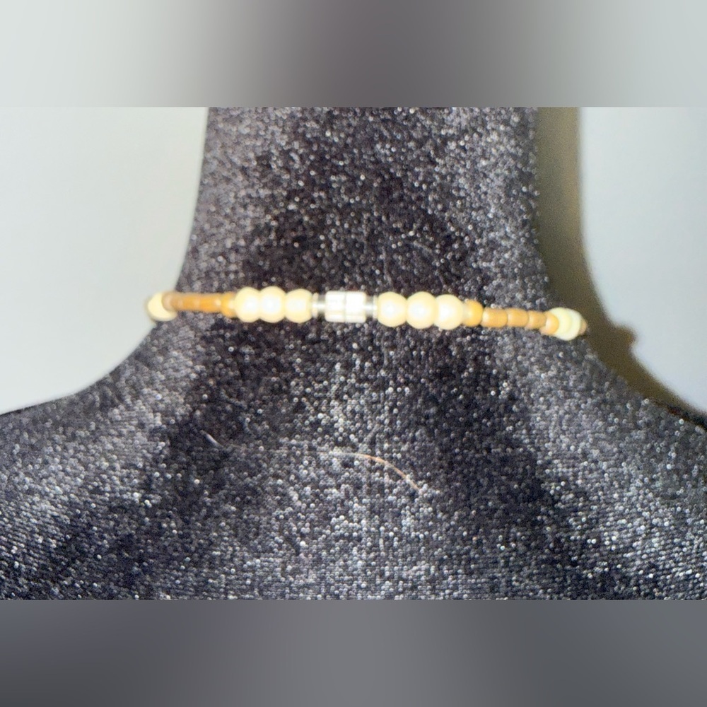 Vintage Mother of Pearl artisanal bib necklace, elegant and unique
Barrel clasp - Picture 5 of 5